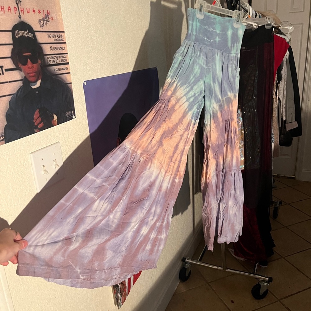 SMALL FESTIVAL YOGA TYE DYE FLARE PANTS